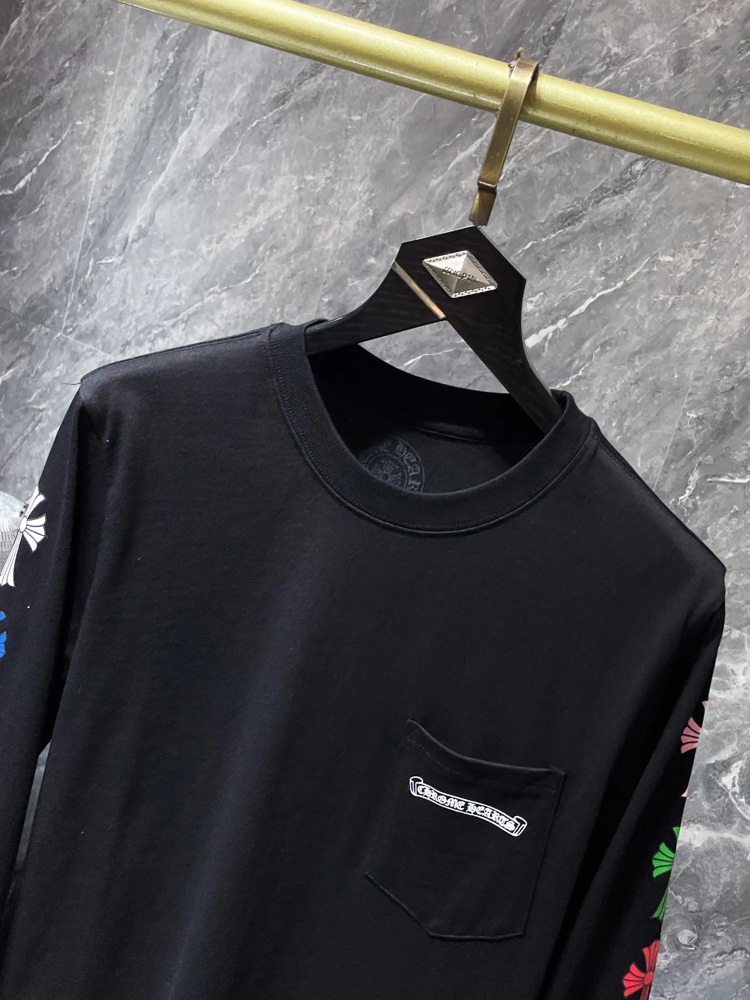 P160 Chrome Hearts🍁Long T series🍁 High-weight, environmentally friendly and high-quality top-quality fabrics Chrome classic scroll letter color cross group flower arm short sleeves Imported environmentally friendly glue printing and dyeing Counter synchronization 1:1 replica version Recommended color: black white Size: S, M, L, XL